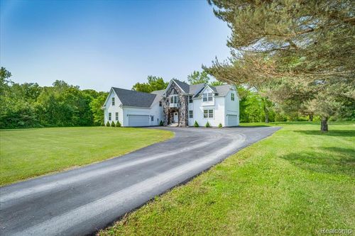 10726 Davisburg Rd, Davisburg, MI, 48350-2035 | Card Image