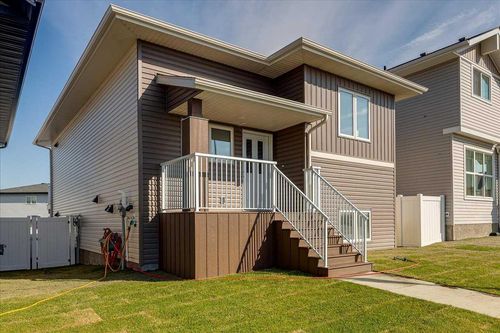 10 Memorial Pky, Red Deer County, AB, T4E3B7 | Card Image