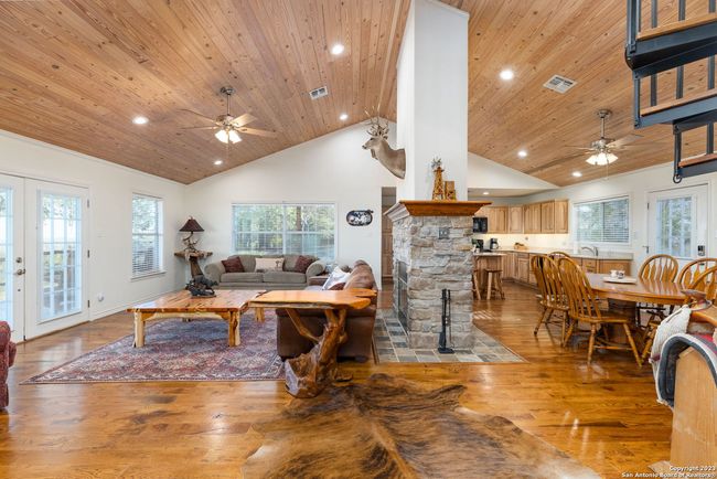 546 Beulah Pl, House other with 3 bedrooms, 3 bathrooms and null parking in Utopia TX | Image 17