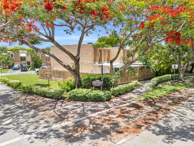 6728 Sw 140 Th Ct, Townhouse with 3 bedrooms, 3 bathrooms and null parking in Miami FL | Image 24