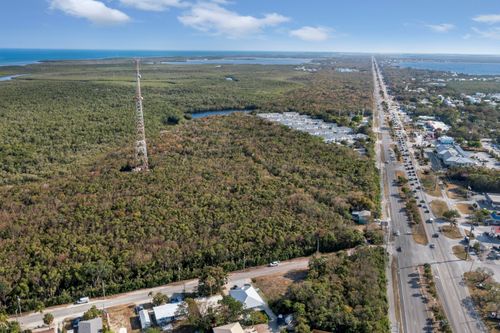 2 S Andros Rd, Key Largo, FL, 33037-5004 | Card Image