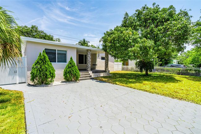 1645 Ne 159th St, House other with 3 bedrooms, 3 bathrooms and null parking in North Miami Beach FL | Image 3