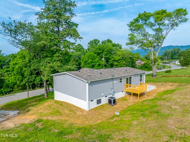 1826 Loop Rd, House other with 3 bedrooms, 2 bathrooms and null parking in La Follette TN | Image 7