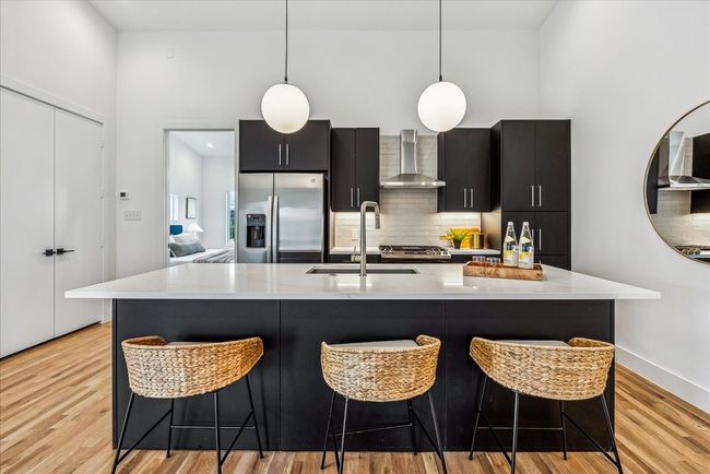 102 - 2138 Lovedale Ave, Condo with 2 bedrooms, 3 bathrooms and null parking in Dallas TX | Image 6