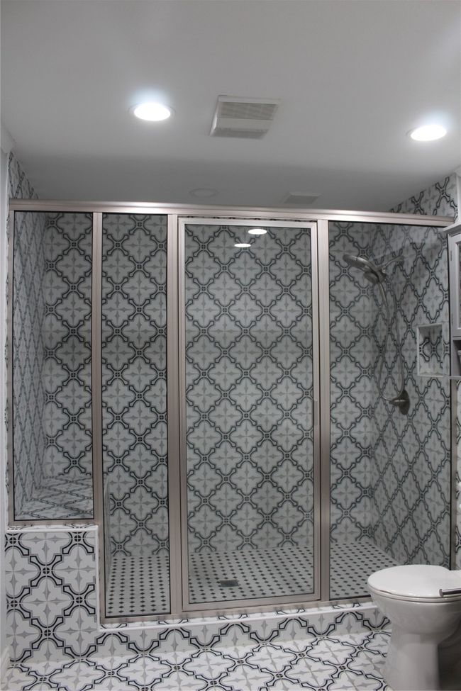 Details featuring visible vents, a shower stall, and toilet | Image 15
