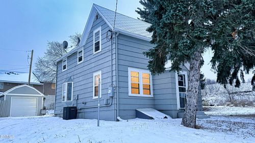 613 8th St Sw, Minot, ND, 58701-4239 | Card Image