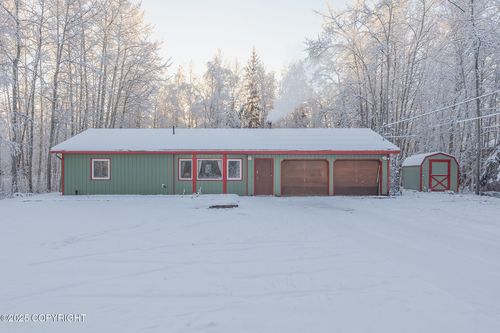 3975 Hollenbeck Ave, North Pole, AK, 99705-6563 | Card Image