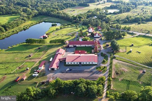 15158 Berlin Tpke, HILLSBORO, VA, 20132-3700 | Card Image