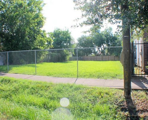 207 Burr St, Houston, TX, 77011-3119 | Card Image