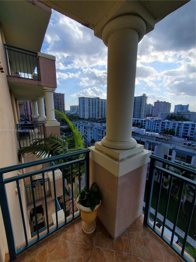 APT-906 - 17555 Atlantic Blvd, Condo with 2 bedrooms, 2 bathrooms and null parking in Sunny Isles Beach FL | Image 28