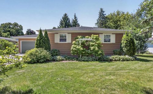 5305 Retana Dr, Madison, WI, 53714-2727 | Card Image