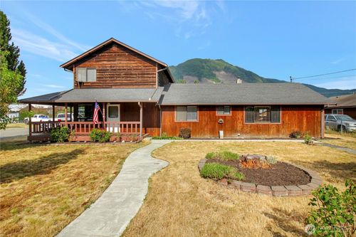 930 Commercial Ave, Darrington, WA, 98241-7702 | Card Image