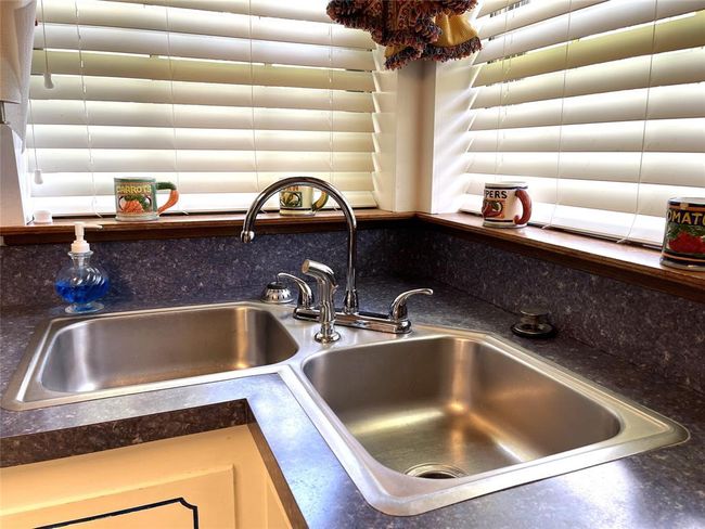 403 N Hall St, House other with 5 bedrooms, 3 bathrooms and null parking in Fairfield TX | Image 12