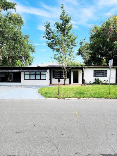 415 W Oak Drive, House other with 3 bedrooms, 2 bathrooms and null parking in Lakeland FL | Image 1