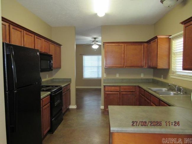 APT-7 - 1410 Robins St, Condo with 3 bedrooms, 2 bathrooms and null parking in Conway AR | Image 5