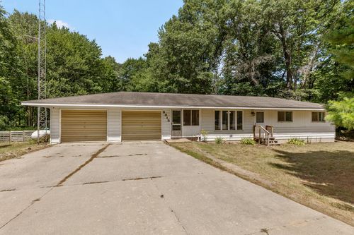 3915 Fox Dr, Grant, MI, 49327-9041 | Card Image