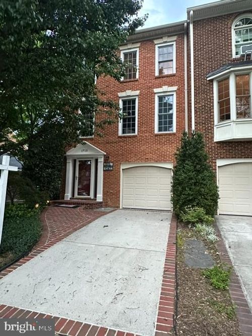 1715 Dogwood Dr, Alexandria, VA, 22302-2346 | Card Image