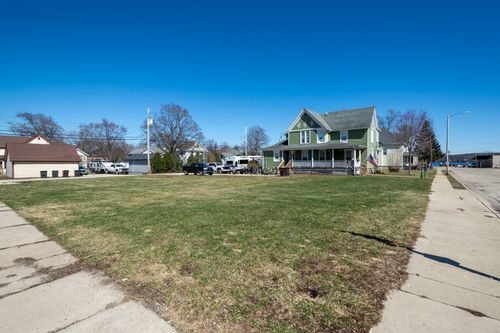 300 E Lake St, SILVER LAKE, WI, 53170-1728 | Card Image