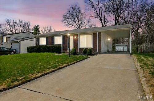 3051 Charmbrook Ln, Maryland Heights, MO, 63043-1310 | Card Image