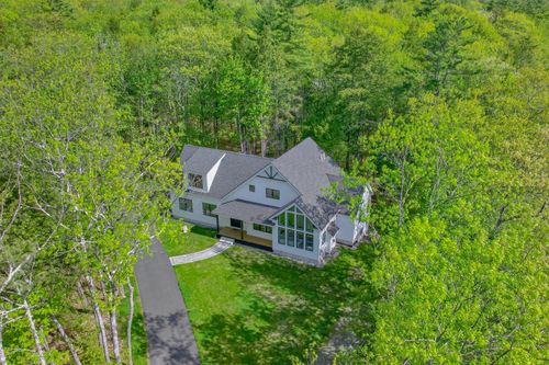 4 Red Oak Dr, Falmouth, ME, 04105-2595 | Card Image