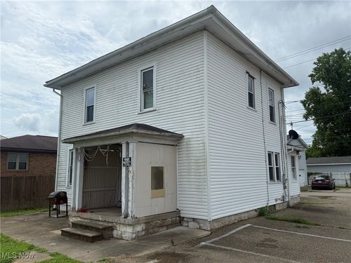 335 Allen Ln Sw, New Philadelphia, OH, 44663-2143 | Card Image