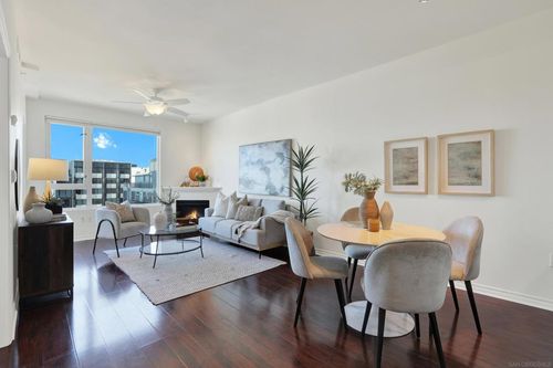 805-300 W Beech Street, San Diego, CA, 92101 | Card Image
