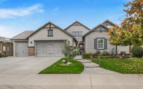 3063 Robinwood Ave, Clovis, CA, 93619-9388 | Card Image