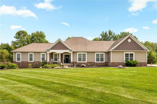 6359 Ewe Dr, Green, OH, 44216-8642 | Card Image