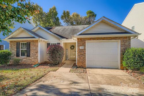 5320 Barley Ln, Charlotte, NC, 28216-2983 | Card Image