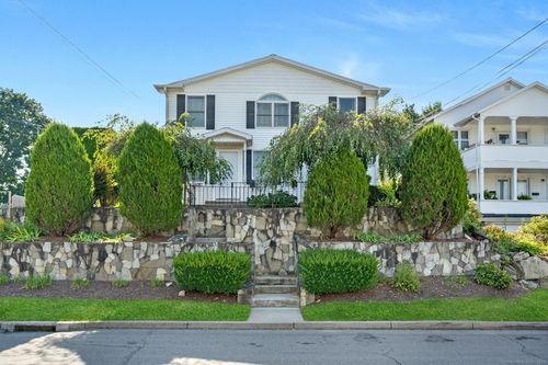 153 Longview Ave, Fairfield, CT, 06824-6126 | Card Image