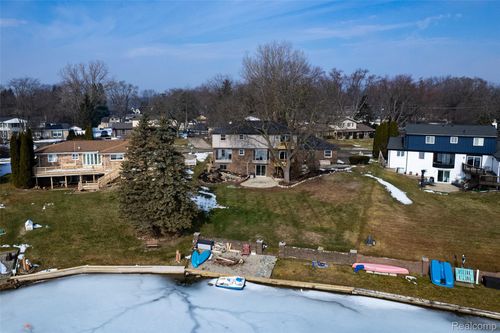 54832 Blue Cloud Dr, Shelby Twp, MI, 48315-1231 | Card Image