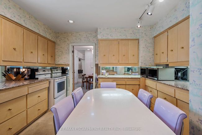 274 Mountain Brow Blvd, House other with 5 bedrooms, 3 bathrooms and 10 parking in Hamilton ON | Image 13