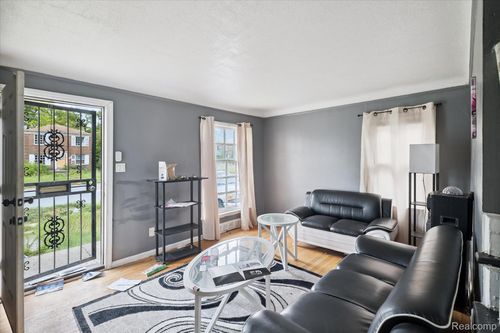 19389 Hoover St, Detroit, MI, 48205-2136 | Card Image