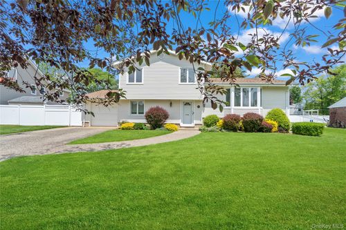 46 Saratoga Dr, Jericho, NY, 11753-1450 | Card Image