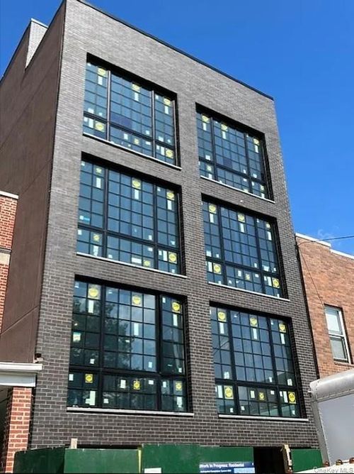 bldg-3128 38th St, Astoria, NY, 11103-3915 | Card Image