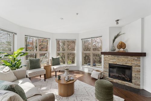 206-1468 St Andrews Ave, North Vancouver, BC, V7L0A8 | Card Image