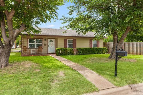 112 W Oak St, Olney, TX, 76374-1532 | Card Image