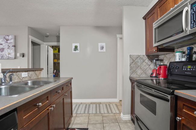 110 - 420 3 Avenue Ne, Home with 2 bedrooms, 1 bathrooms and 1 parking in Calgary AB | Image 3