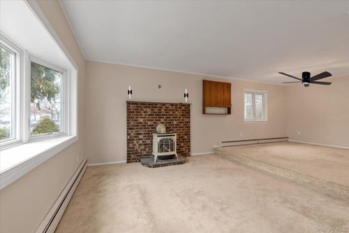 1835 Cornelius Ave, Wantagh, NY, 11793-3248 | Card Image