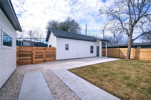 c-1209 E Saint Johns Ave, Austin, TX, 78752-2823 | Card Image