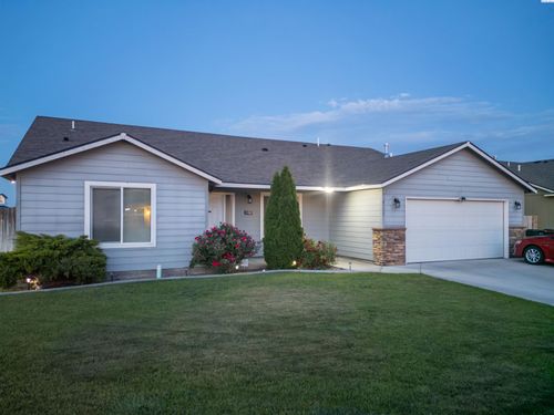 6307 Panther Ln, Pasco, WA, 99301-2353 | Card Image