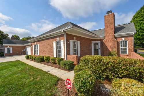 8332 Highland Glen Dr, Charlotte, NC, 28269-6111 | Card Image