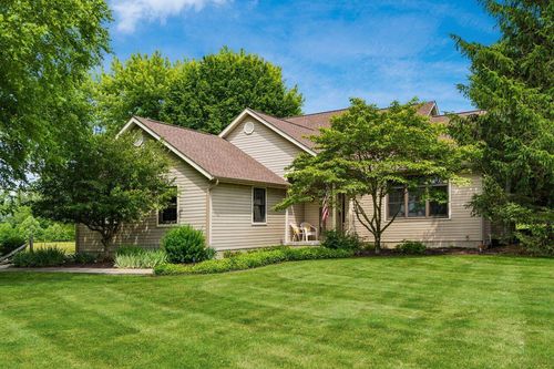 7011 Licking Trails Rd, Newark, OH, 43056-9173 | Card Image