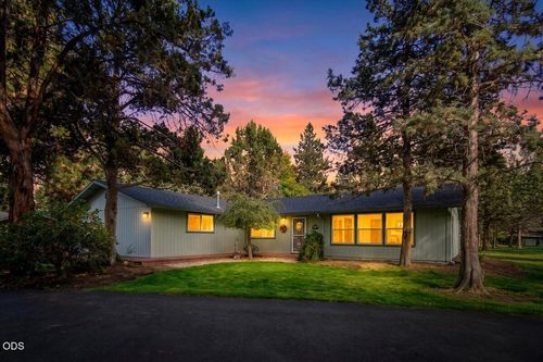 20757 Saint George Ct, Bend, OR, 97702-2210 | Card Image