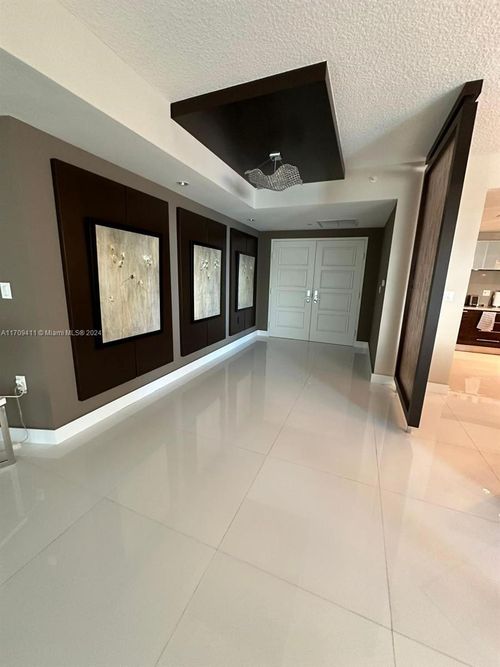 2-uph2-200 Sunny Isles Blvd, Sunny Isles Beach, FL, 33160-4398 | Card Image