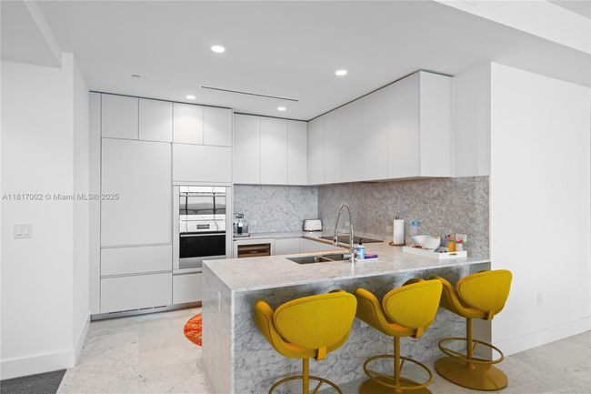 APT-1602 - 5775 Collins Ave, Condo with 2 bedrooms, 3 bathrooms and null parking in Miami Beach FL | Image 14