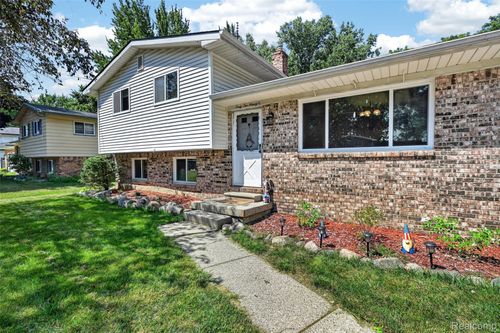 4290 Sulgrave Dr, Swartz Creek, MI, 48473-8210 | Card Image