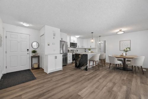 2-170 N Railway St, Okotoks, AB, T1S1Z8 | Card Image