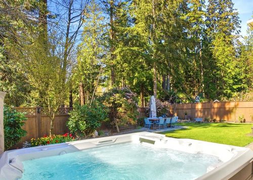 4063 Shone Rd, North Vancouver, BC, V7G2N4 | Card Image
