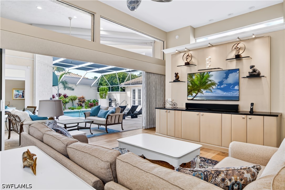 Residential in Naples 4